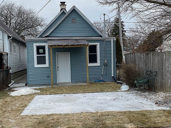 Image of 417 S Victory St