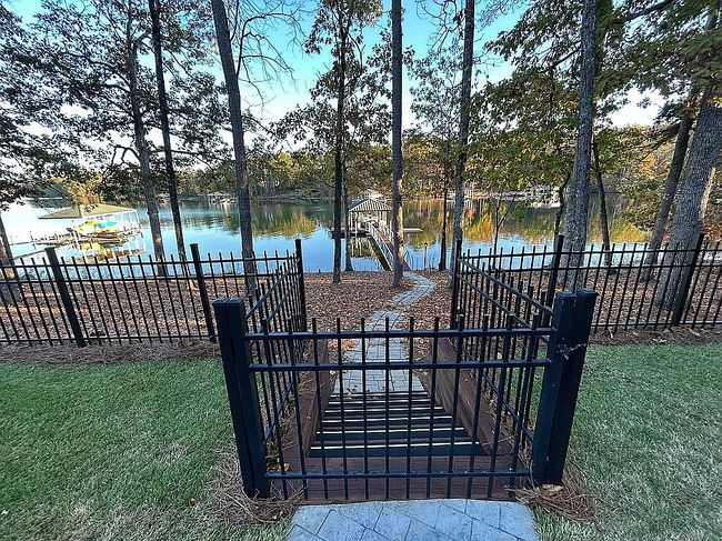 Photo of 118 Pointe Harbor Dr, Seneca, SC
