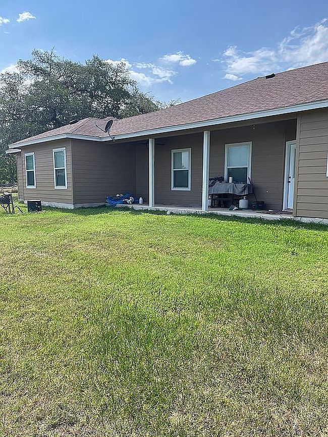 Photo of 1207 Friar Rd, Cuero, TX