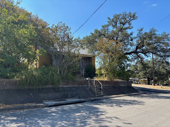 Additional photo 1 of property located at 1001 Catalpa St