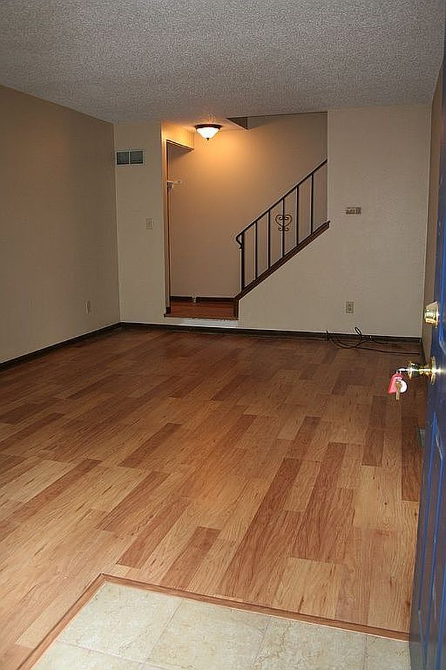 Photo of 926 Breezewood Cir, Altoona, IA