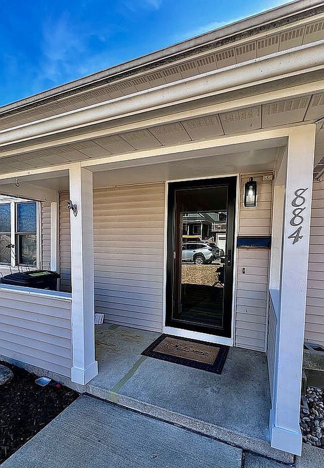 Image of 884 Rush St