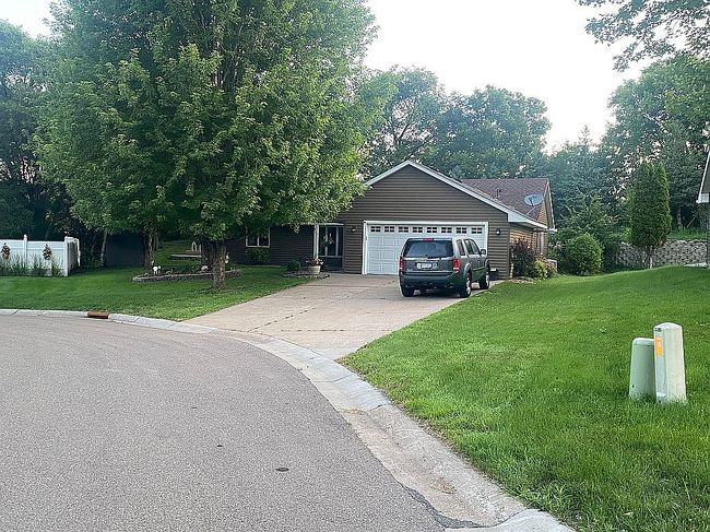 Photo of 111 Yorkton Rdg, Little Canada, MN