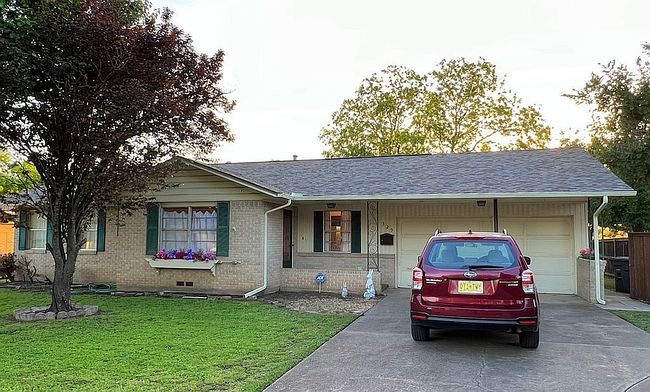 Photo of 329 N Brighton Ave, Dallas, TX