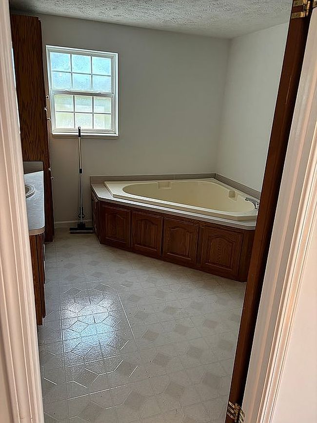 Additional photo 1 of property located at 25 Thamsen Dr