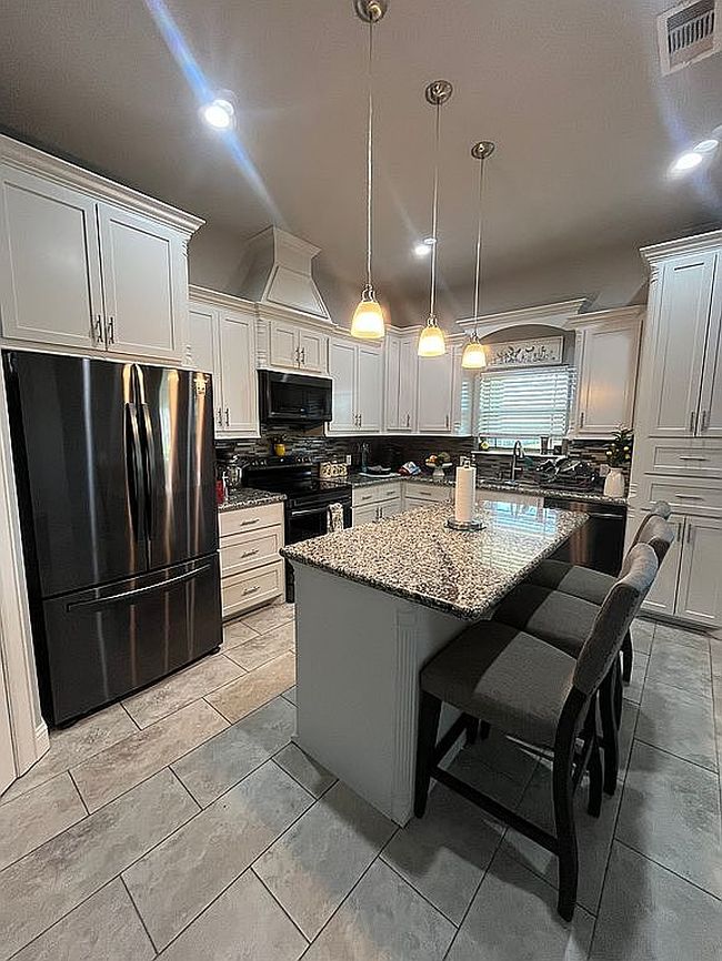 Photo of 6117 Stoneybrook St, Angleton, TX
