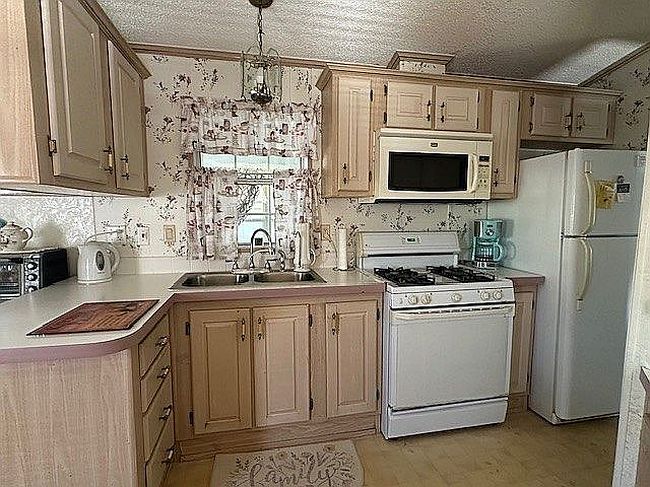 Photo of 12645 Morning Dr Lot 64, Dade City, FL