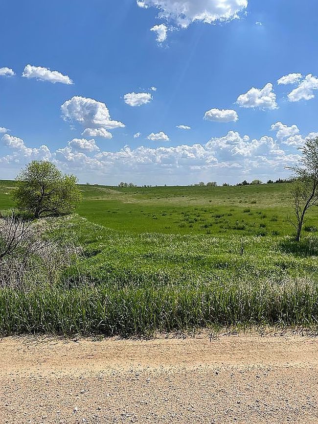 2933 Holdrege Rd, Seward, NE