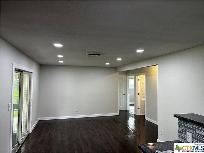 Additional photo 2 of property located at 1215 S Mesquite Ave