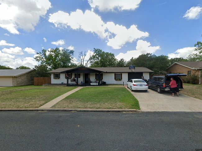 305 Seamoor Dr, Fredericksburg, TX