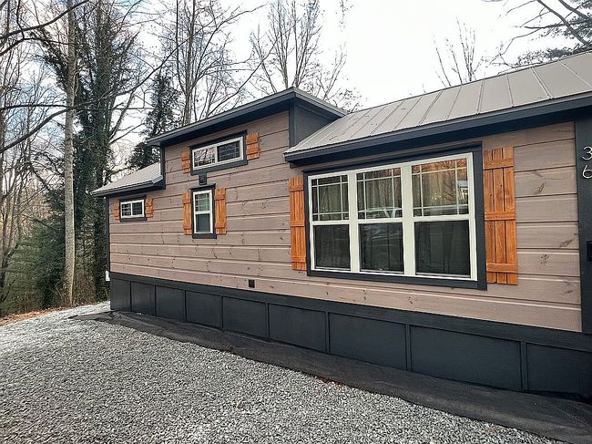 Photo of 57 Old Mud Creek Rd, Scaly Mountain, NC