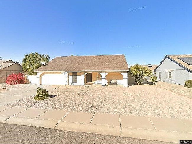 Photo of 7814 W Paradise Dr