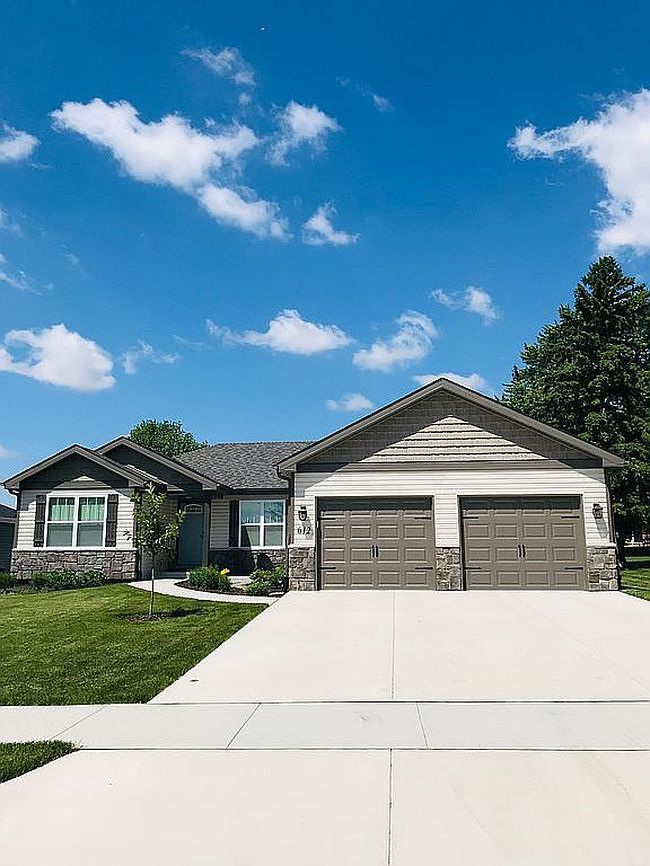 Photo of 612 S Rathje Rd, Peotone, IL
