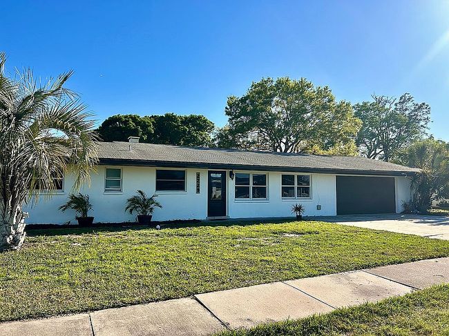Image of 2229 Lakeview Dr