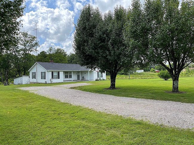 Photo of 725 N Maple St, Adamsville, TN