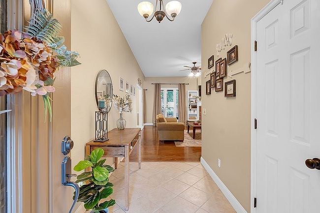 Additional photo 3 of property located at 2309 W Twin Oaks St