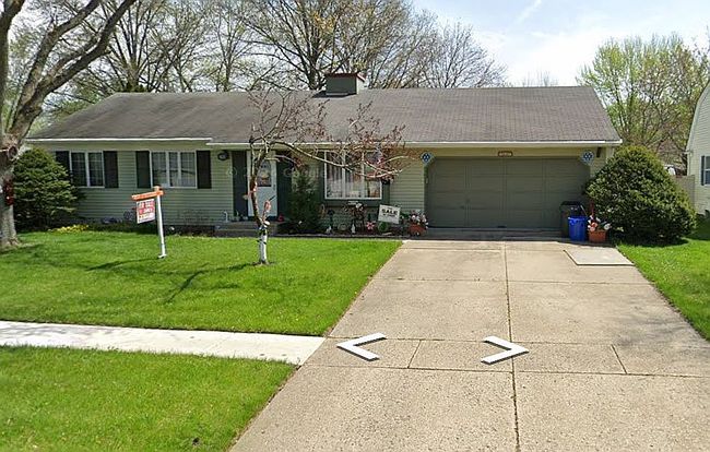 Photo of 10 Sherwick Rd, Oswego, IL