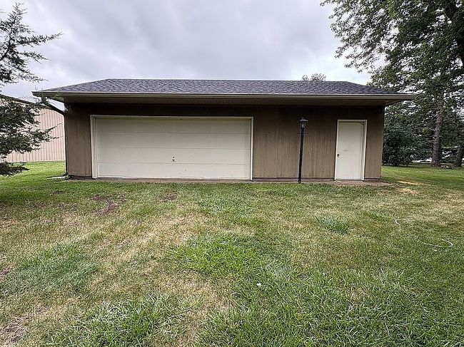 Photo of 1295 County Road 1600 E, Roanoke, IL