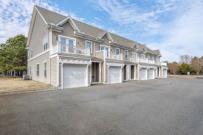 Image of 2 Smithfield Ct Unit 108