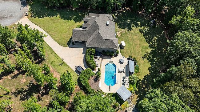 Photo of 103 Jennifer Dr, Forsyth, GA