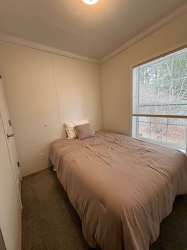 Preview of property located at 615 Graduate Dr
