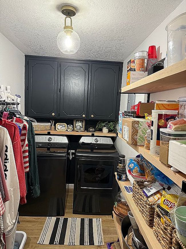 Image of 284 W Robinson Rd