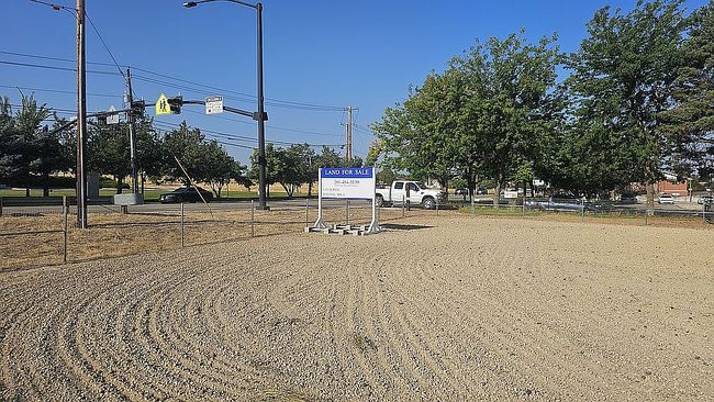 Additional photo 1 of property located at 2959 S Saturn Way