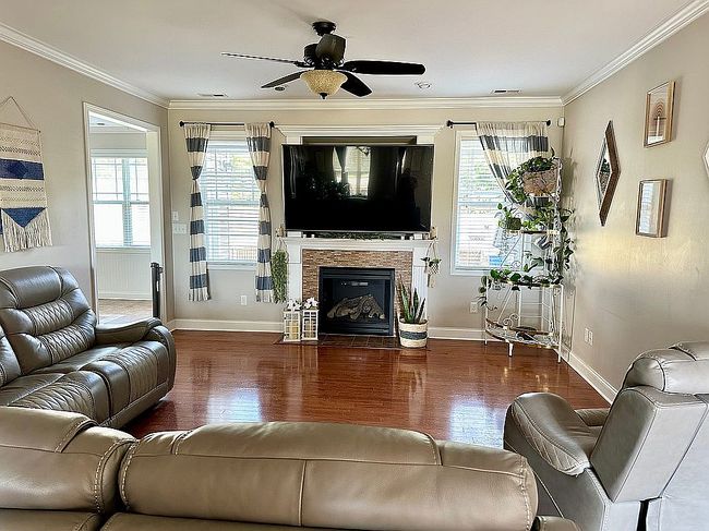 Photo of 400 Oakridge Dr