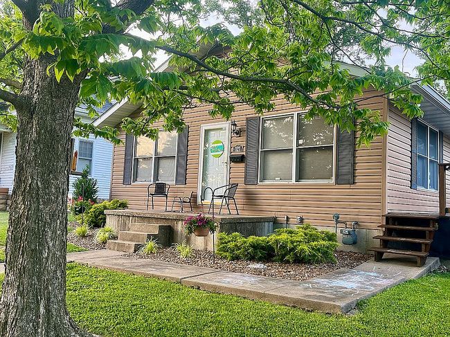 Photo of 327 Opdyke St, Chester, IL