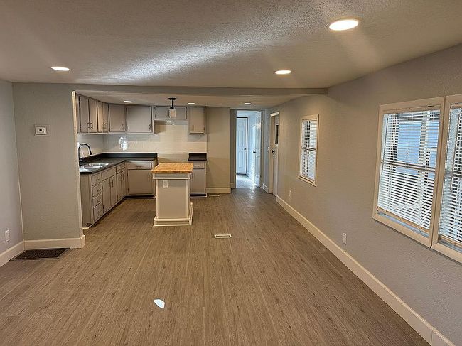 Additional photo 3 of property located at 856 Royal Palm Dr