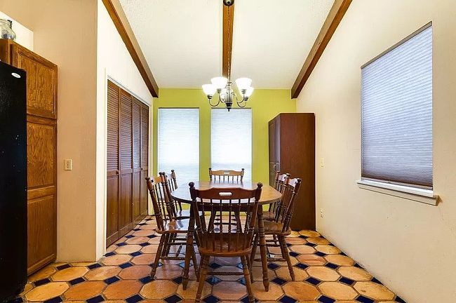 Image of 107 W Shasta Ave
