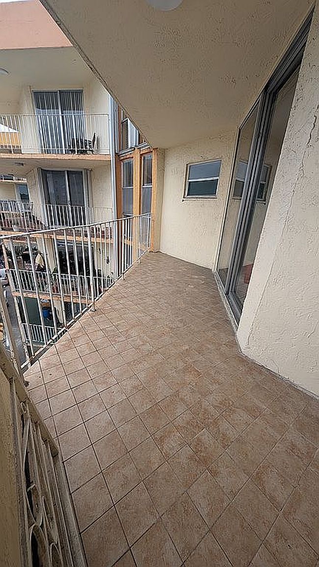 Image of 1750 W 46th St Apt 413