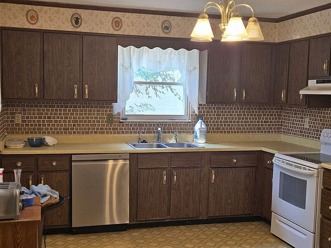 Photo of 1944 Dalehaven Dr, Evansville, IN