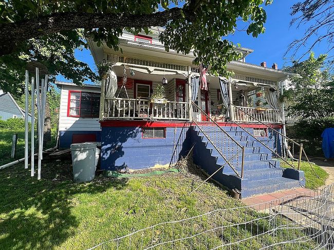 Photo of 214 Harrison Ave, Berkeley Springs, WV