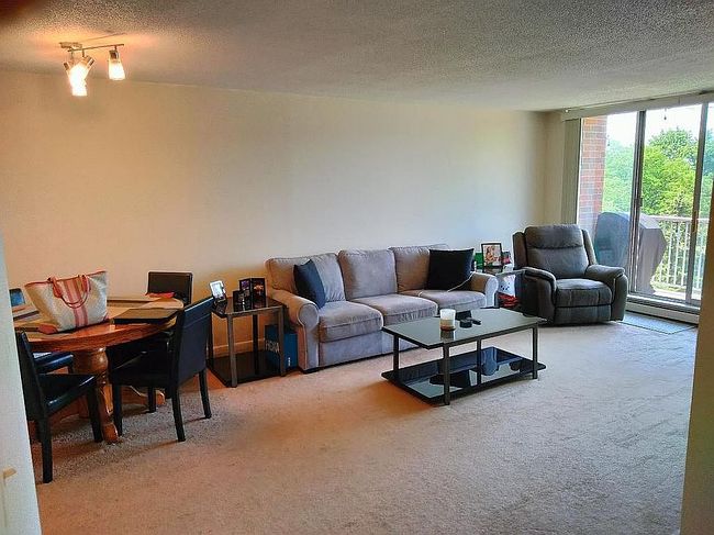 Photo of 2222 S Stewart Ave Apt 5D, Lombard, IL