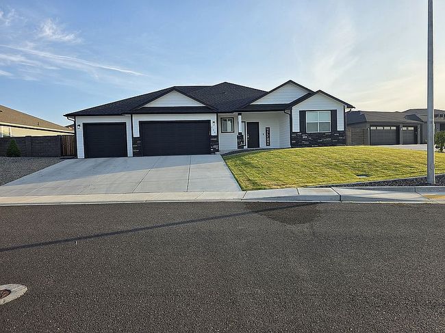 Photo of 7309 Cyan Dr, Pasco, WA