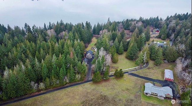 Photo of 51 E Oakland Bay Dr, Shelton, WA