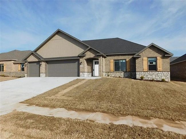 Photo of 912 Pinnacle St, Prairie Grove, AR