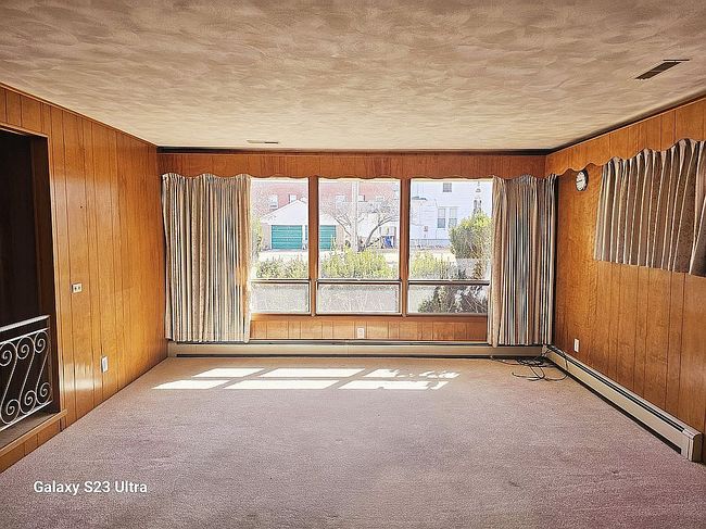 Image of 230 W Evergreen St