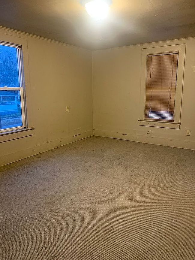 Image of 461 E Park Dr