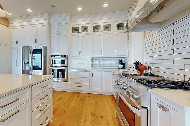 Additional photo 3 of property located at 2914 Okoboji Blvd