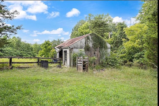Photo of 1030 Delaney Rd, Lawrenceburg, KY