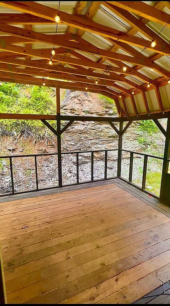 Image of 890 Silver Ridge Rd