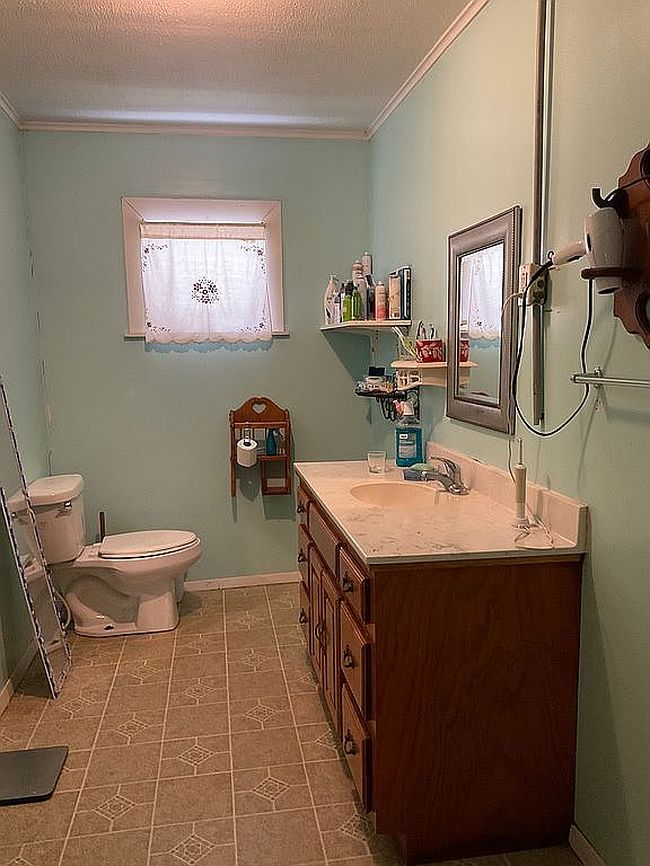Photo of 400 E Travis St, Mexia, TX