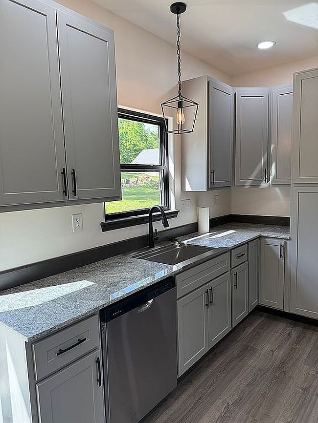 Image of 723 Broadway Ext