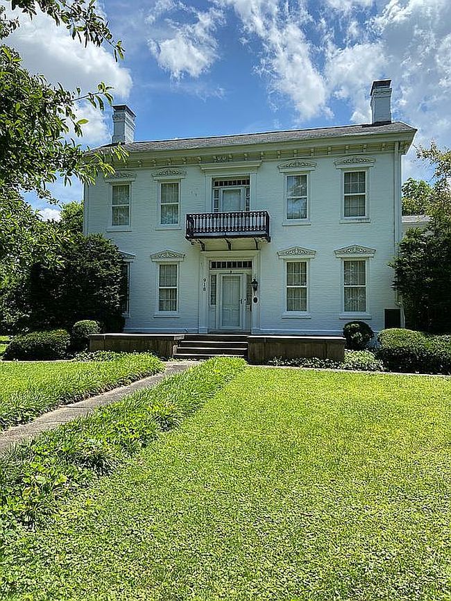 Photo of 918 Belleville St, Lebanon, IL