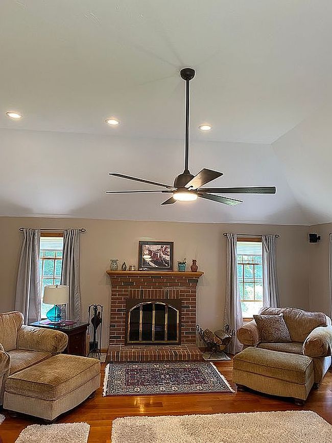 Photo of 5 Wildflower Dr, Sutton, MA