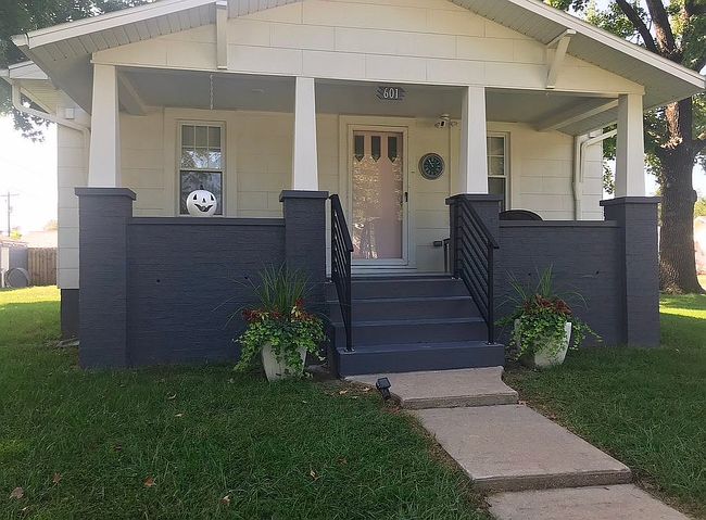 Image of 601 E Clark St