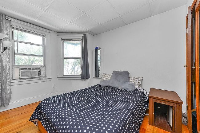 Photo of 64-08 Metropolitan Ave, Middle Village, NY