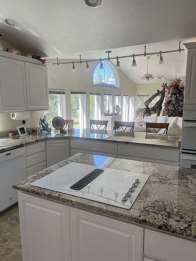 Additional photo 2 of property located at 146 Ne Aker Dr